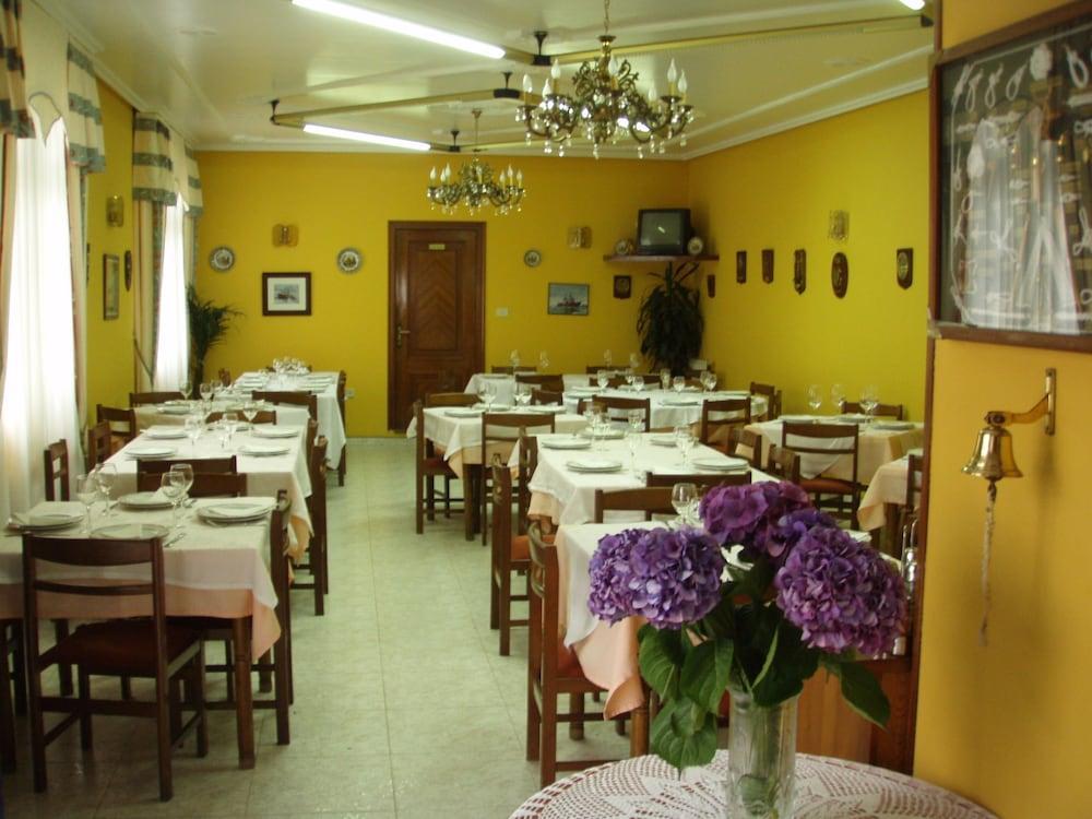 Hostal Restaurante La Cepa Carino Exterior photo